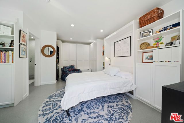 2817 Virginia Avenue, Santa Monica, CA 90404