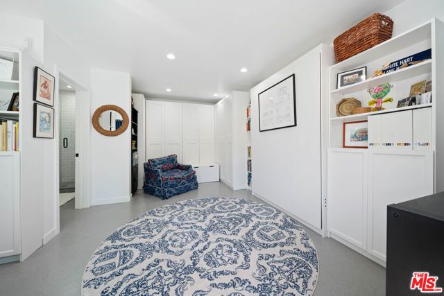 2817 Virginia Avenue, Santa Monica, CA 90404