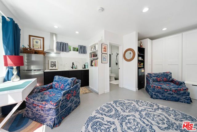 2817 Virginia Avenue, Santa Monica, CA 90404