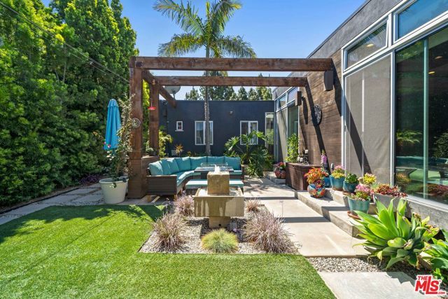 2817 Virginia Avenue, Santa Monica, CA 90404