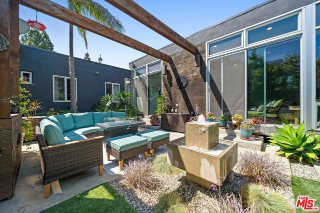 2817 Virginia Avenue, Santa Monica, CA 90404