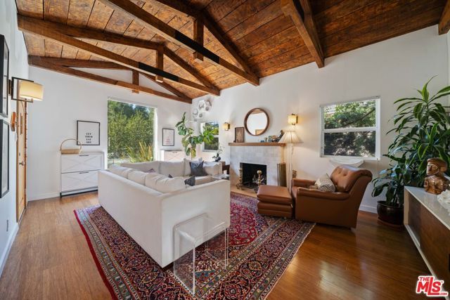 2817 Virginia Avenue, Santa Monica, CA 90404