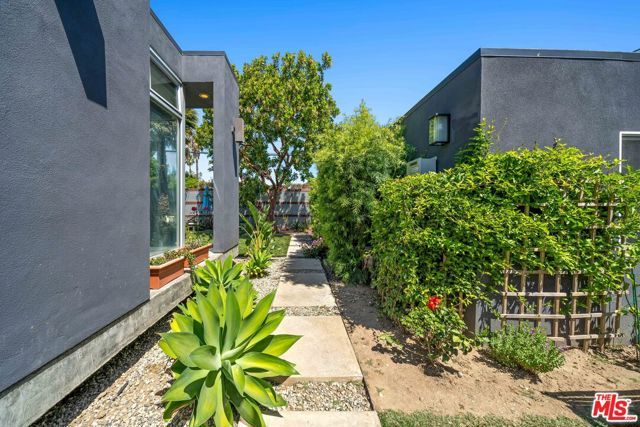 2817 Virginia Avenue, Santa Monica, CA 90404