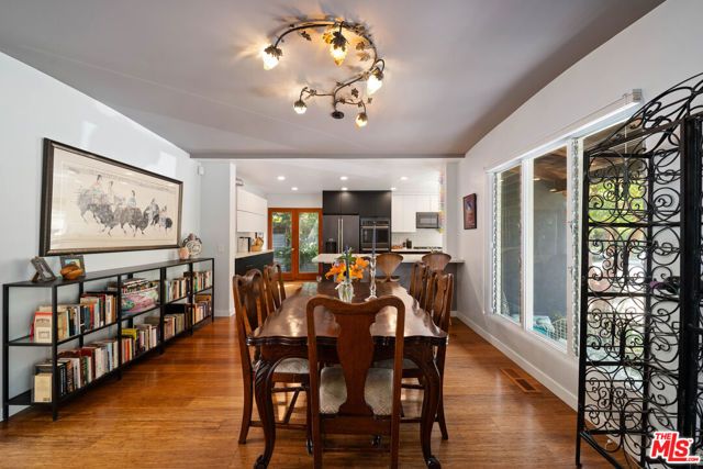 2817 Virginia Avenue, Santa Monica, CA 90404