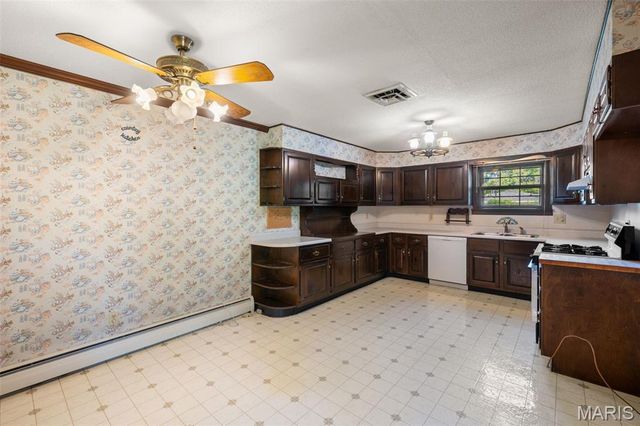 219 Barker Lane, Ballwin, MO 63021