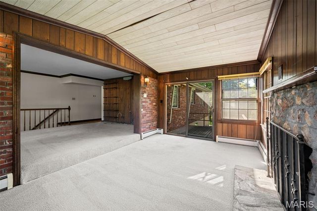219 Barker Lane, Ballwin, MO 63021