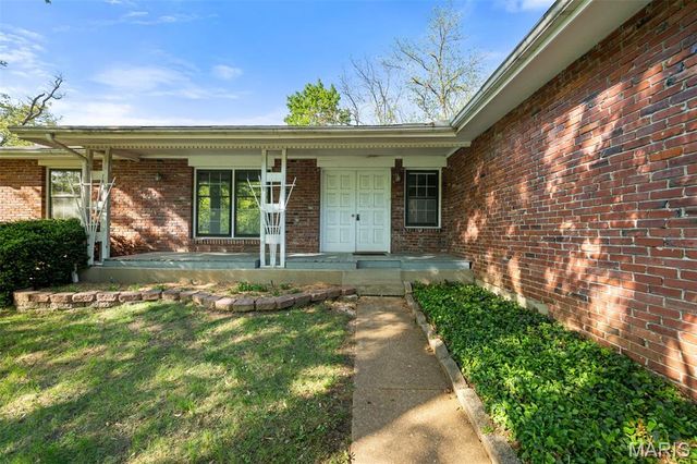 219 Barker Lane, Ballwin, MO 63021