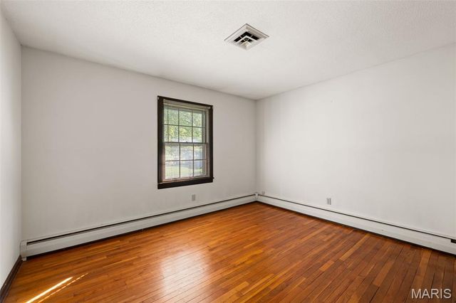 219 Barker Lane, Ballwin, MO 63021
