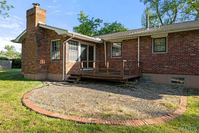 219 Barker Lane, Ballwin, MO 63021
