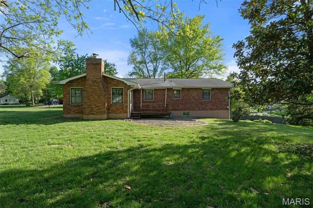 219 Barker Lane, Ballwin, MO 63021