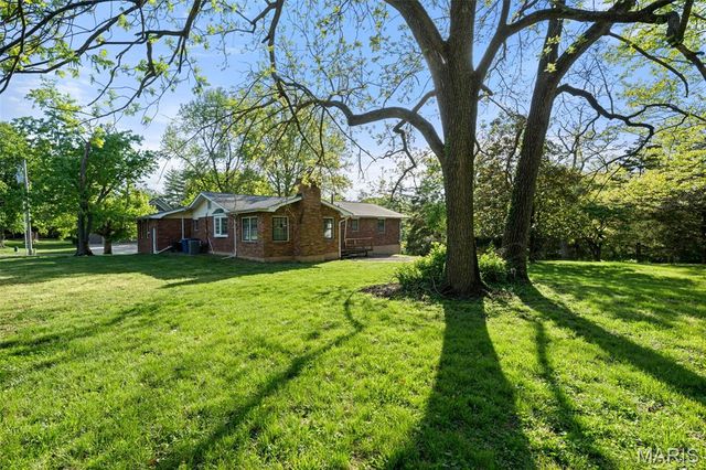 219 Barker Lane, Ballwin, MO 63021