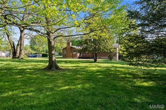 219 Barker Lane, Ballwin, MO 63021