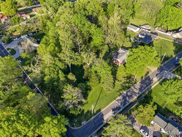 219 Barker Lane, Ballwin, MO 63021