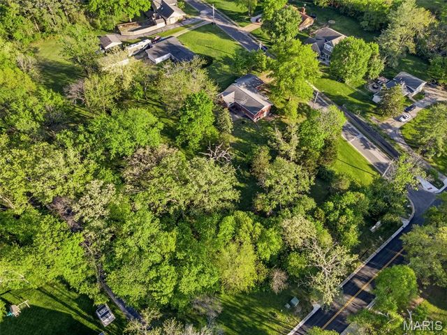 219 Barker Lane, Ballwin, MO 63021