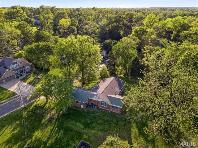 219 Barker Lane, Ballwin, MO 63021