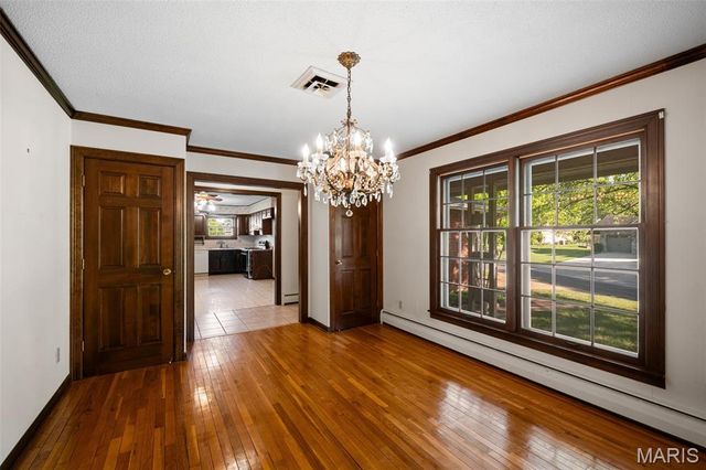 219 Barker Lane, Ballwin, MO 63021