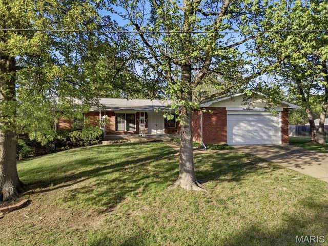 219 Barker Lane, Ballwin, MO 63021