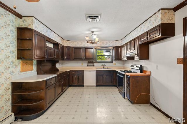 219 Barker Lane, Ballwin, MO 63021