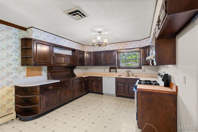 219 Barker Lane, Ballwin, MO 63021