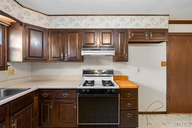 219 Barker Lane, Ballwin, MO 63021