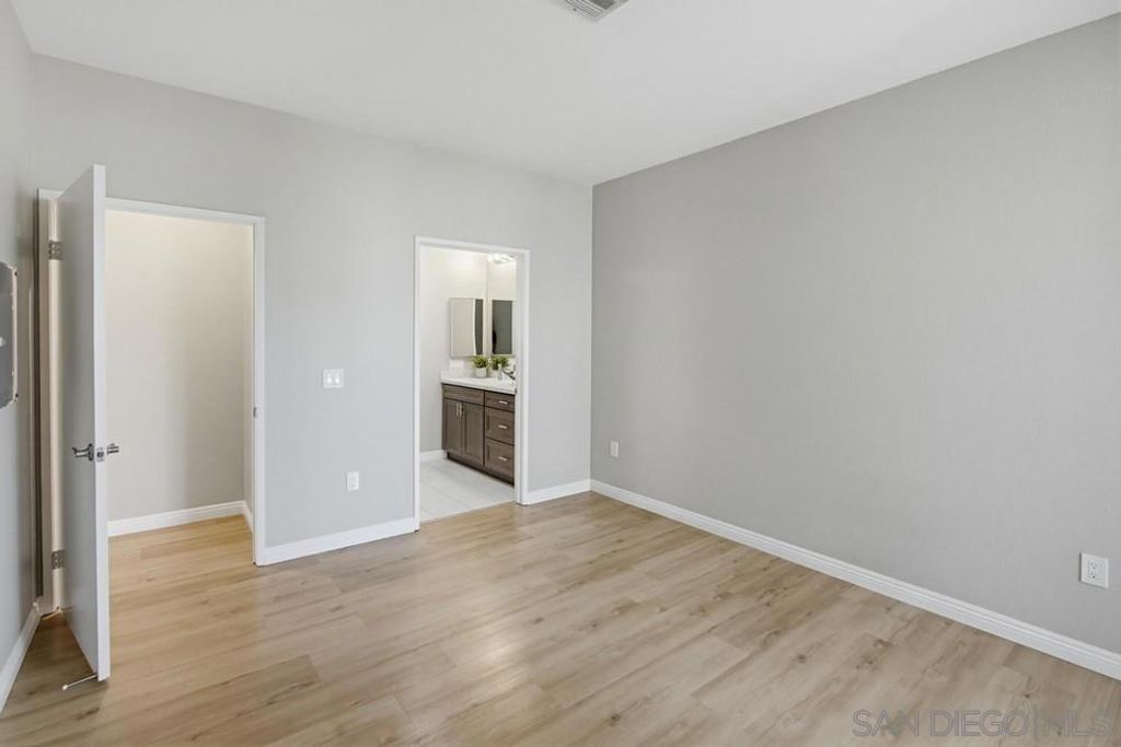 Image 11 of property listing at 8668 New Salem 103, San Diego, CA 92126