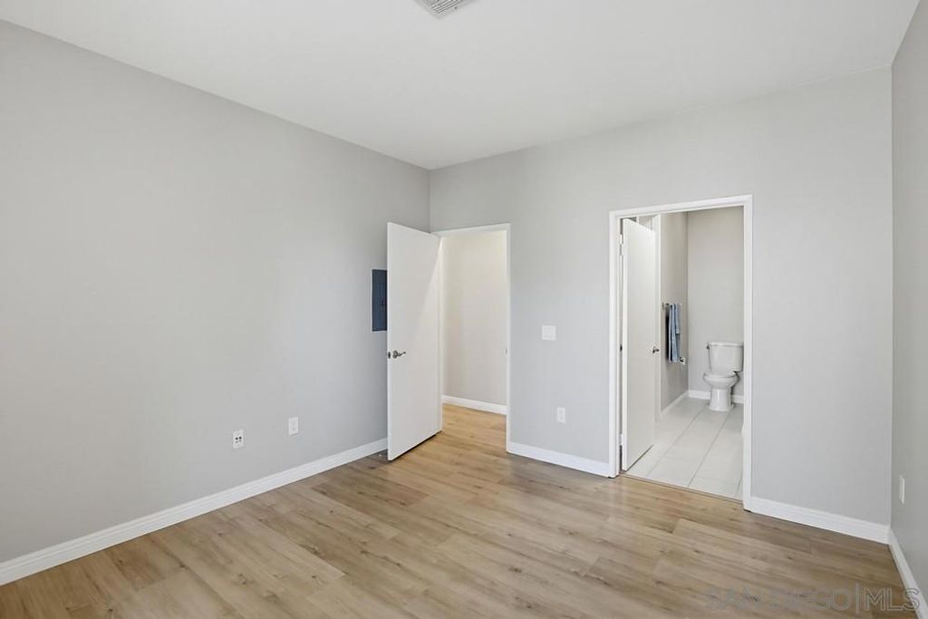 Image 12 of property listing at 8668 New Salem 103, San Diego, CA 92126