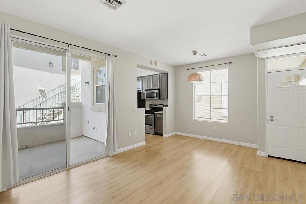 Image 8 of property listing at 8668 New Salem 103, San Diego, CA 92126