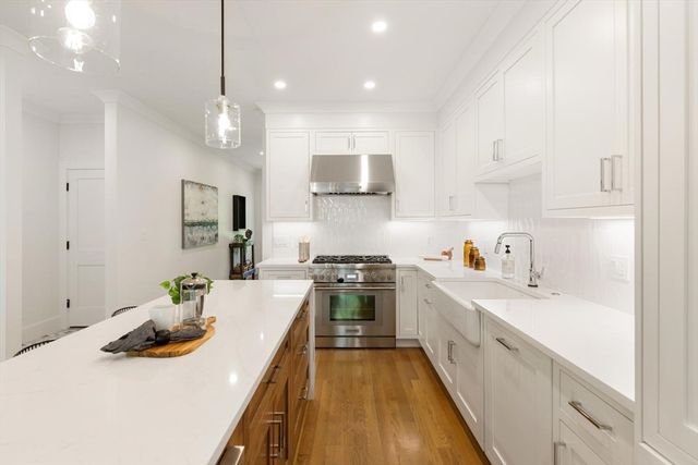 1124 Chestnut St, Newton, MA 02464