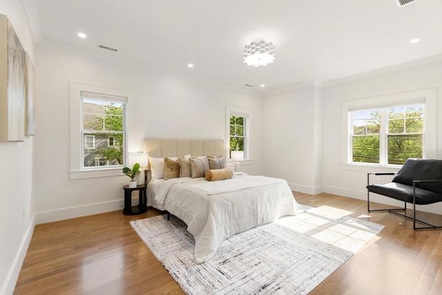 1124 Chestnut St, Newton, MA 02464