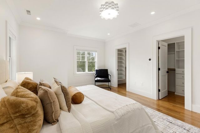1124 Chestnut St, Newton, MA 02464