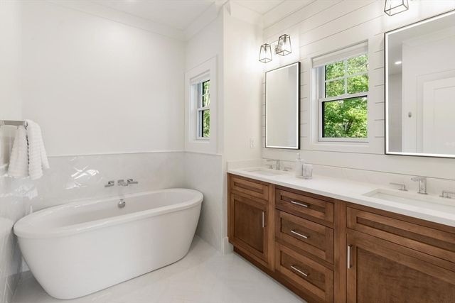 1124 Chestnut St, Newton, MA 02464