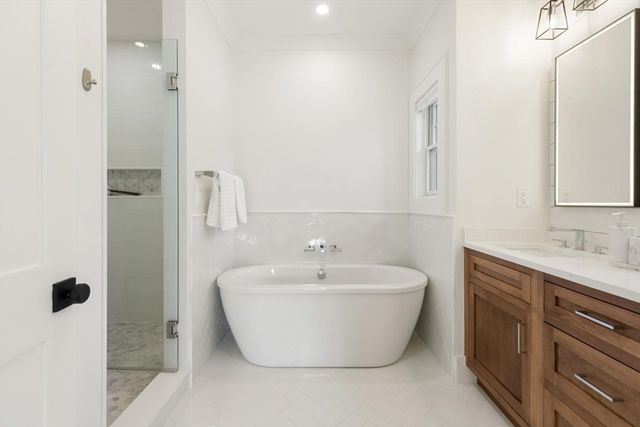 1124 Chestnut St, Newton, MA 02464