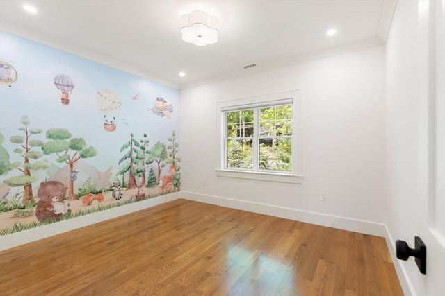 1124 Chestnut St, Newton, MA 02464