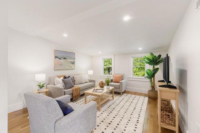 1124 Chestnut St, Newton, MA 02464