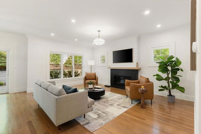 1124 Chestnut St, Newton, MA 02464