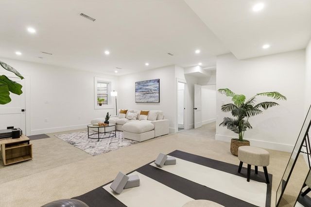 1124 Chestnut St, Newton, MA 02464