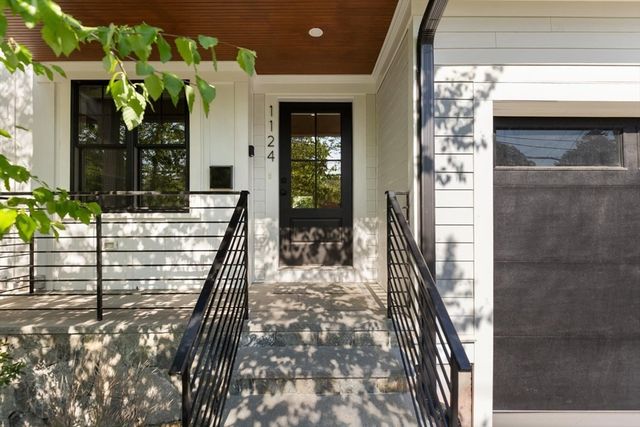 1124 Chestnut St, Newton, MA 02464