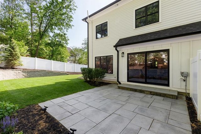 1124 Chestnut St, Newton, MA 02464