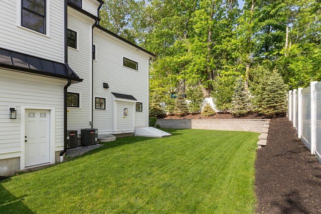 1124 Chestnut St, Newton, MA 02464