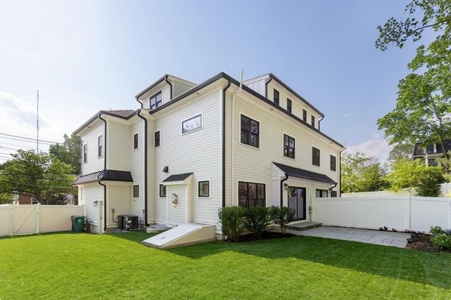 1124 Chestnut St, Newton, MA 02464