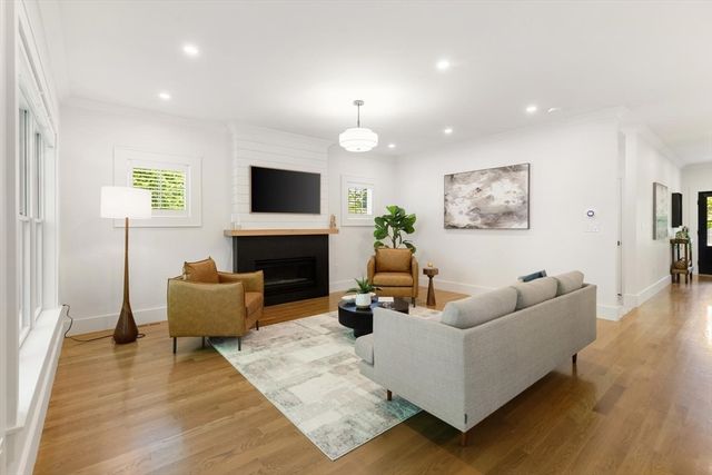 1124 Chestnut St, Newton, MA 02464