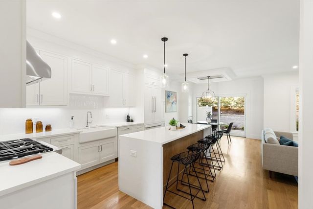 1124 Chestnut St, Newton, MA 02464