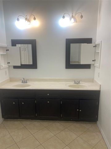 3131 Sun Terrace Lane, League City, TX 77539