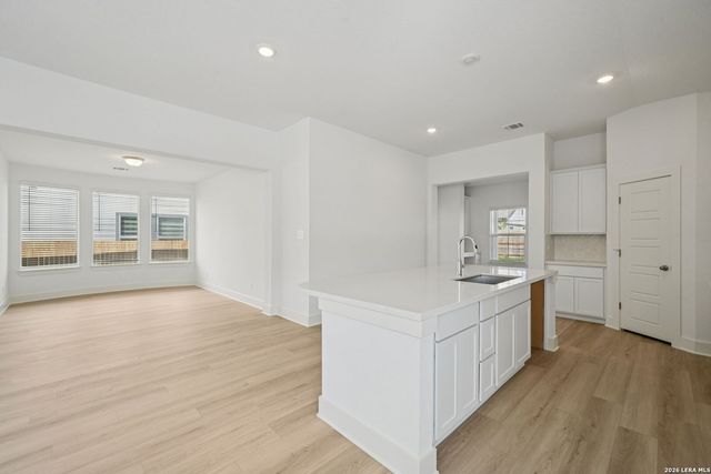 815 Shatterhand Blvd, San Antonio, TX 78260