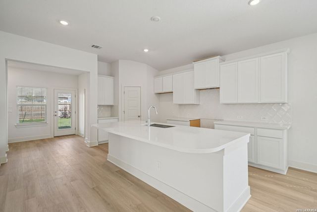 815 Shatterhand Blvd, San Antonio, TX 78260