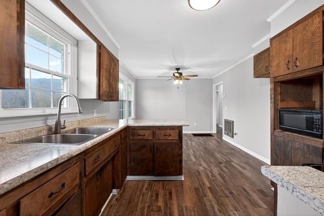 1528 Dry Creek Rd, Mcminnville, TN 37110