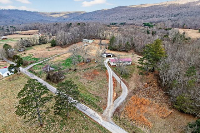 1528 Dry Creek Rd, Mcminnville, TN 37110