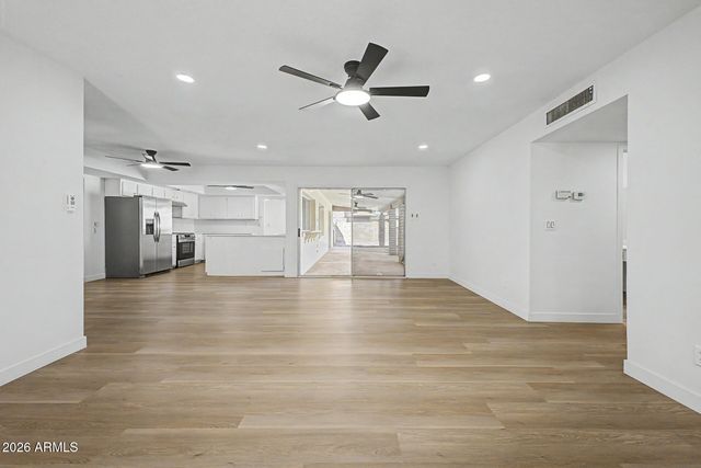 5122 W ROYAL PALM Road, Glendale, AZ 85302