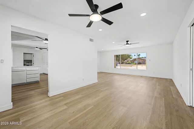 5122 W ROYAL PALM Road, Glendale, AZ 85302