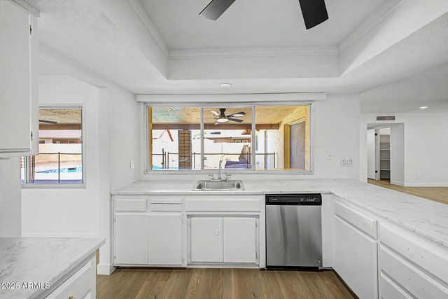 5122 W ROYAL PALM Road, Glendale, AZ 85302